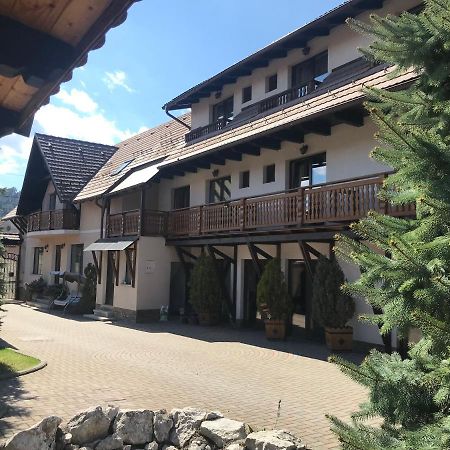 Pensiunea Haiduc Sacele Brasov Esterno foto