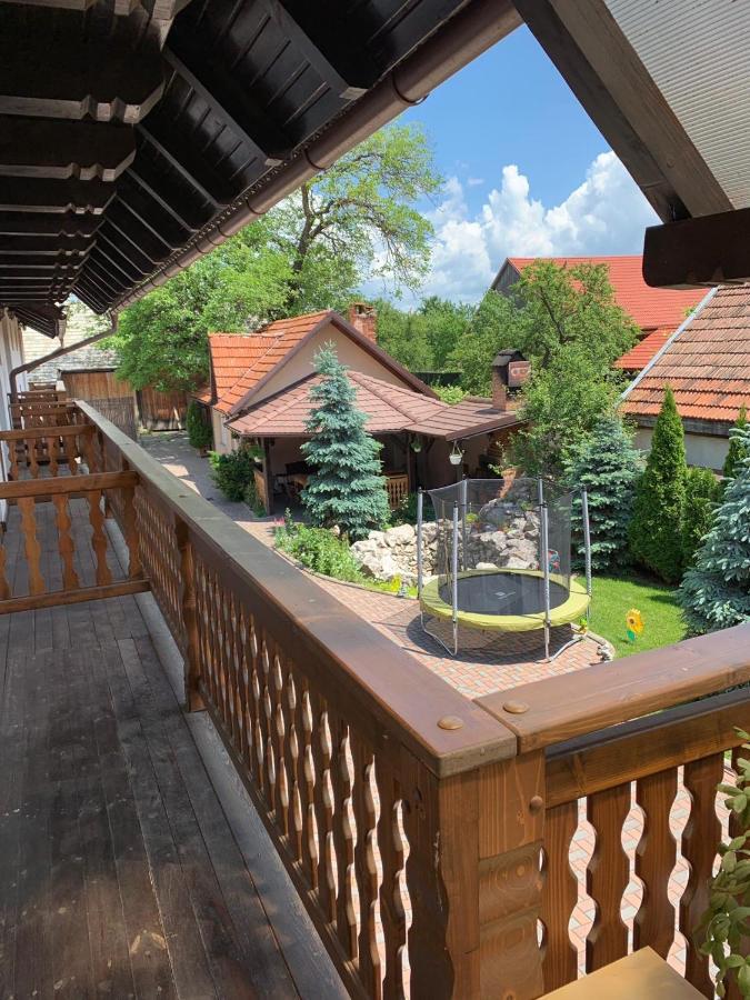Pensiunea Haiduc Sacele Brasov Esterno foto
